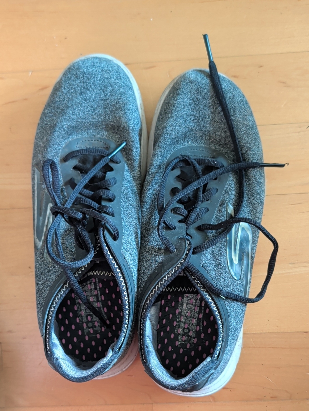 Sketchers Gray Athletic Sneakers with Pink Accent Size 7
